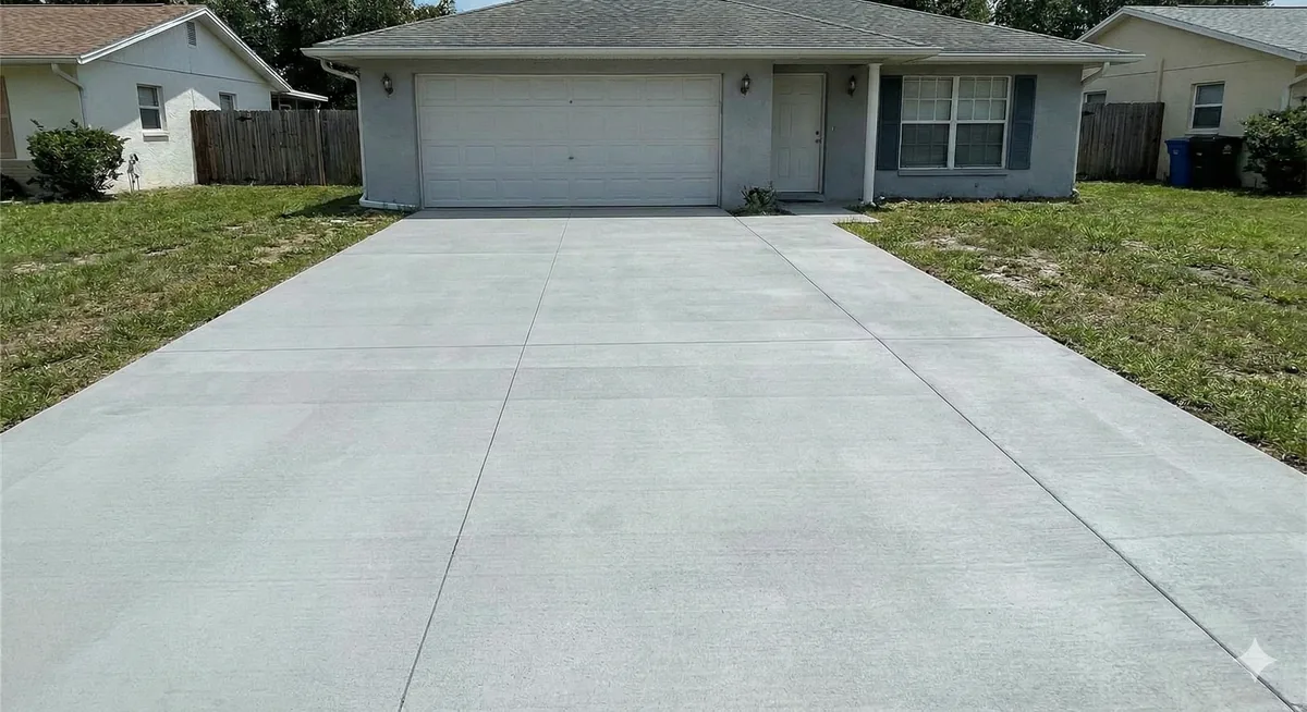Beautiful new concrete driveway in Orlando