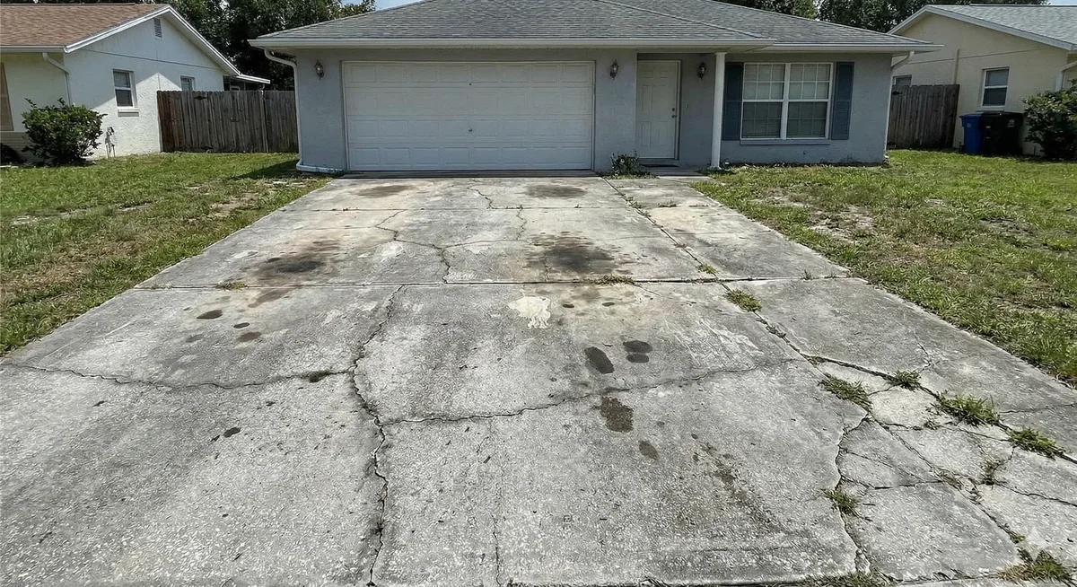 Old driveway before replacement in Orlando